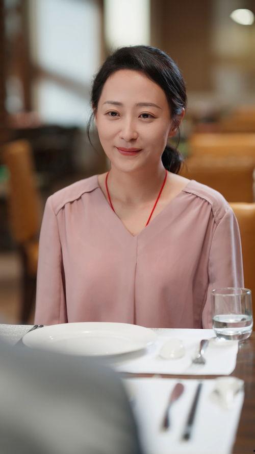 演员邬倩,光影交织下的璀璨星辉